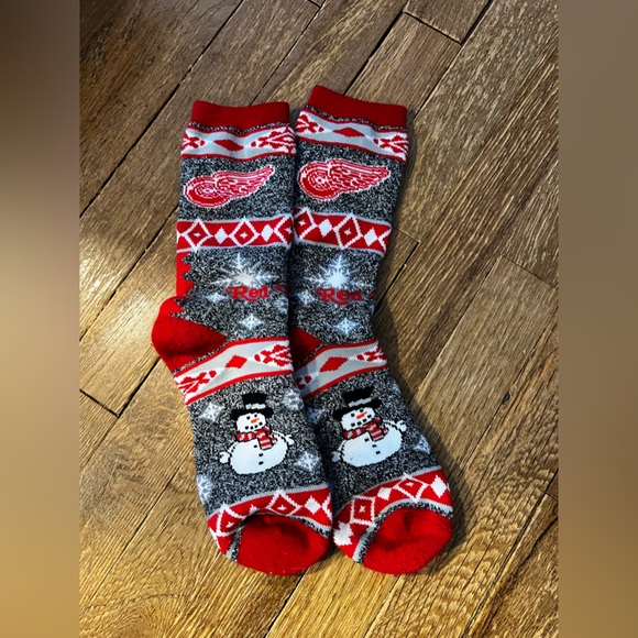 NWOT- Detroit Red Wings lounge socks - Picture 2 of 2